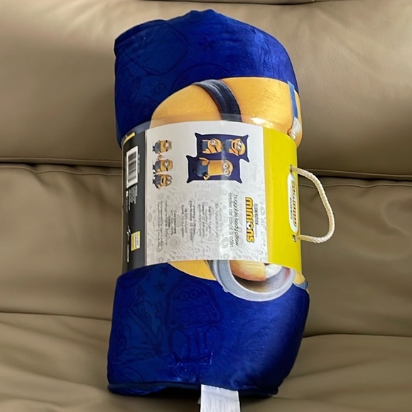 Minions huggable body pillow - Picture 2 of 4